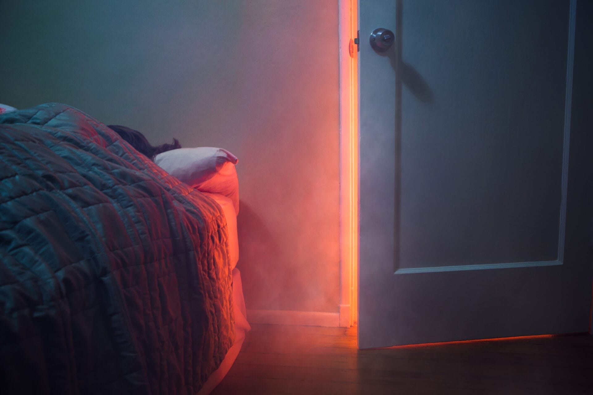 hs_gettyimages_smoke_under_door