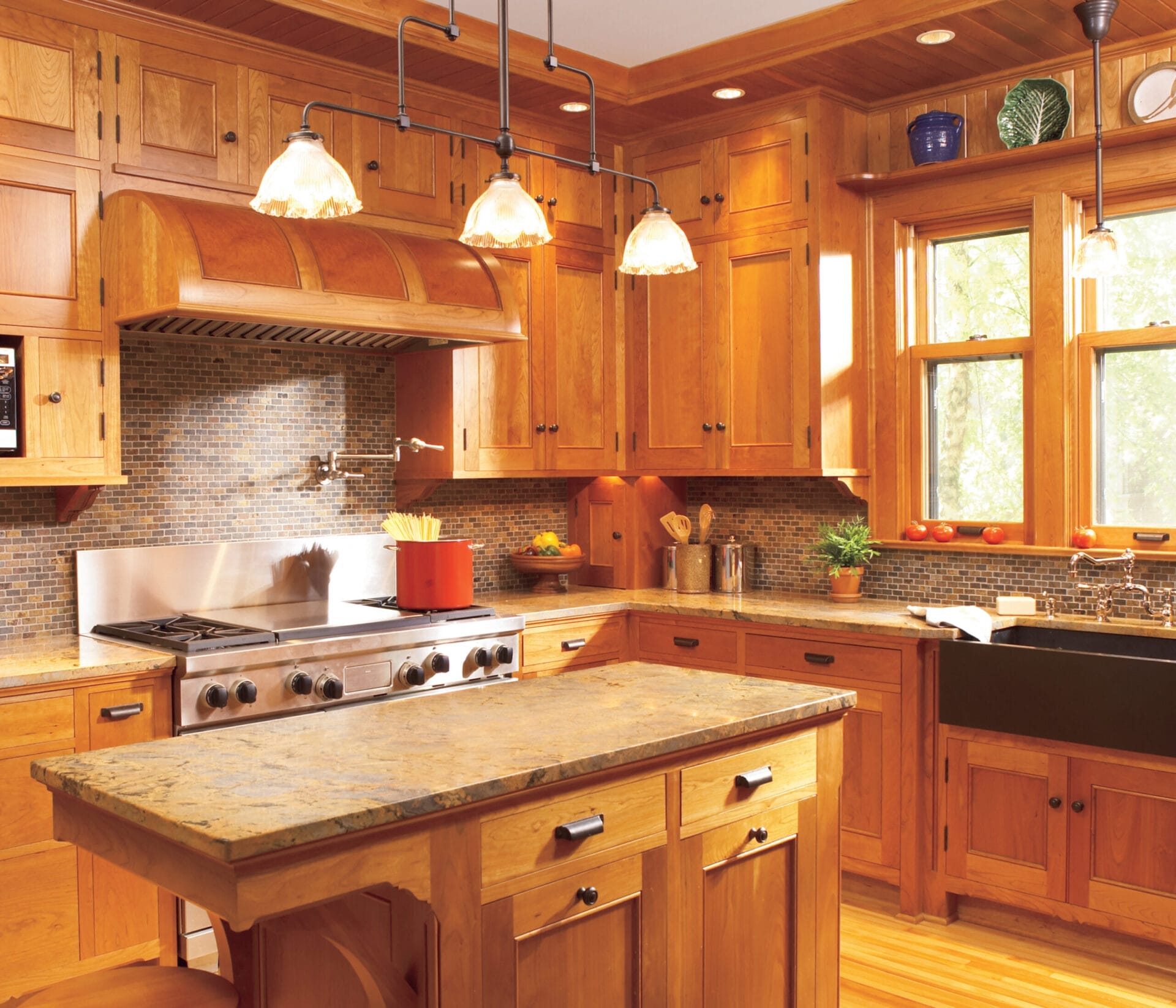 Kitchen cabinet