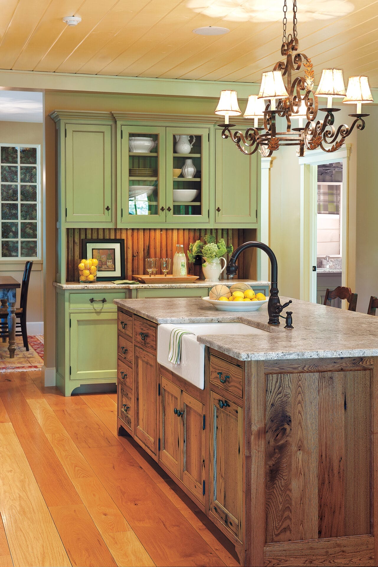 A kitchen island in the center of a kitchen.