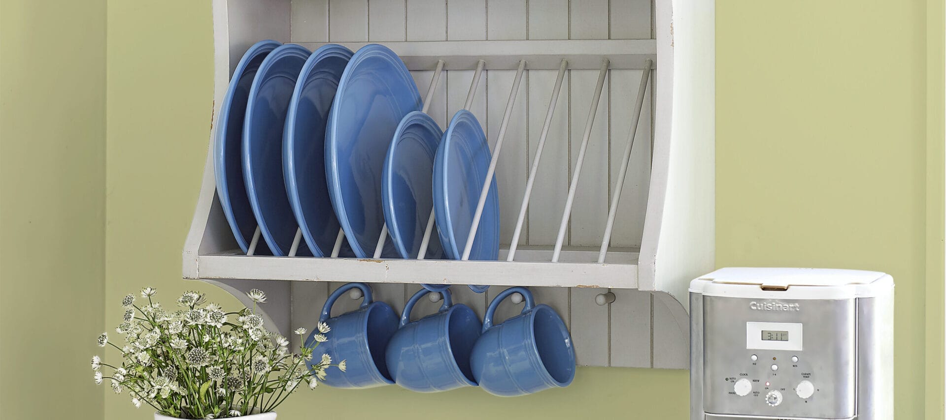 Plate rack in the kitchen