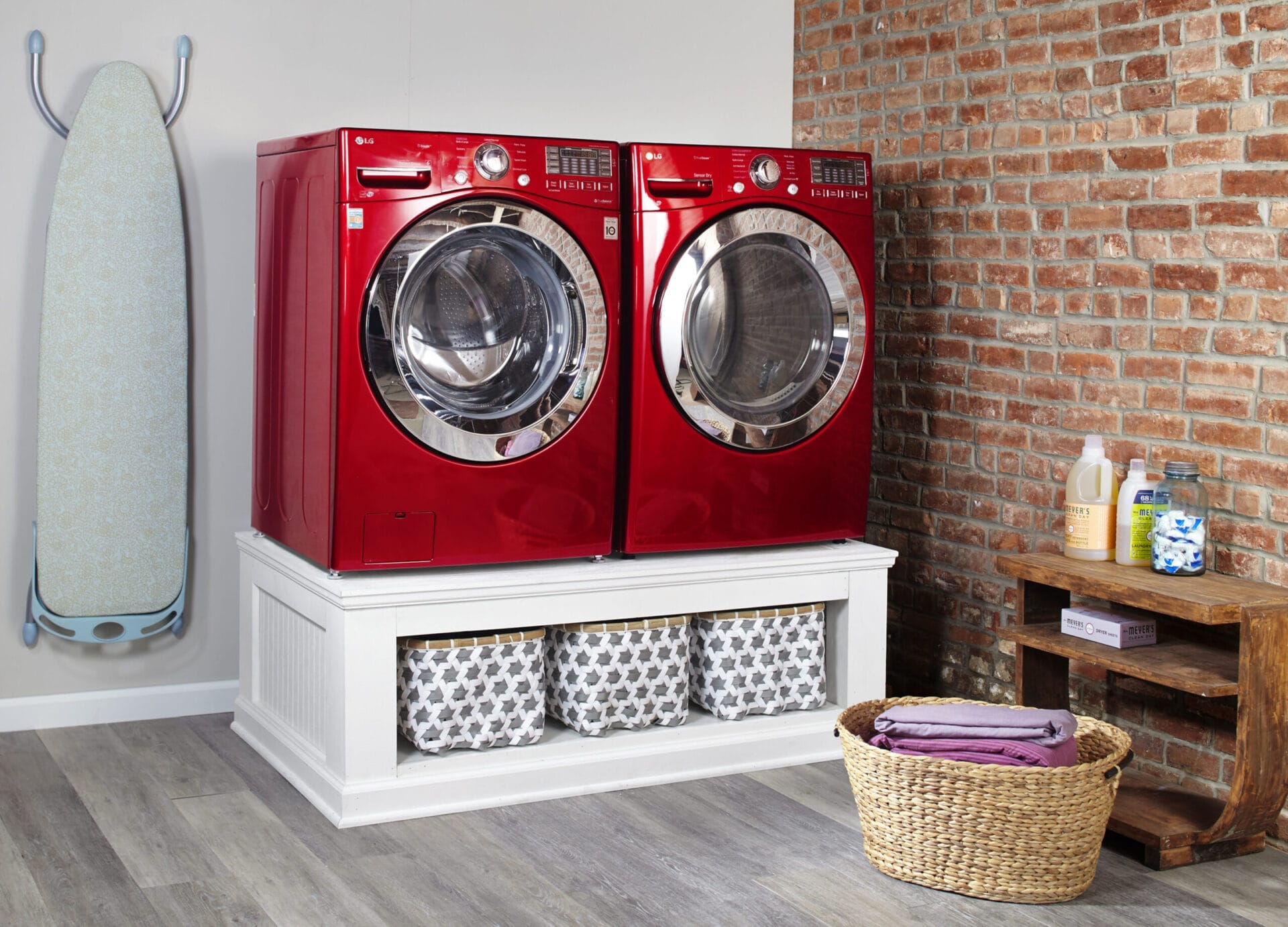0516_laundry_pedestal