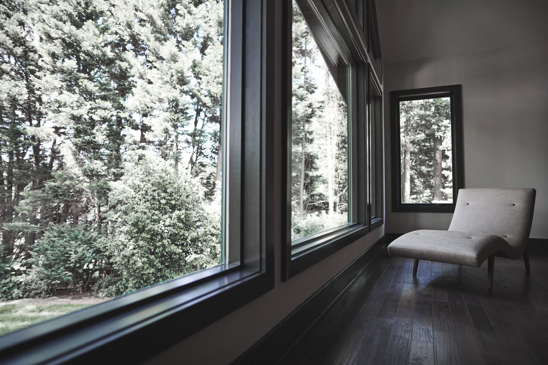 A wall lined with windows.