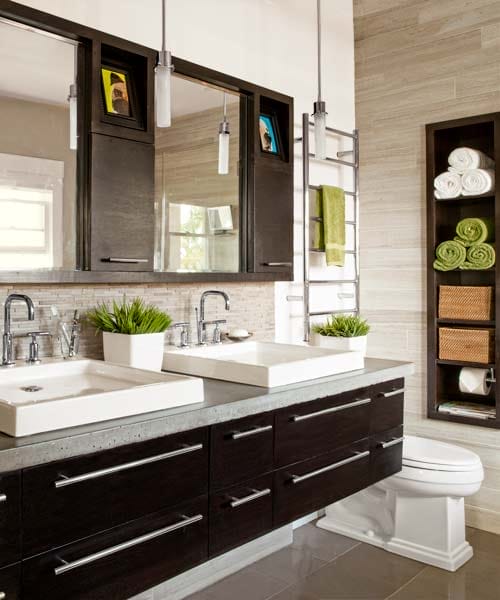 A bathroom with quartzite floor tiling
