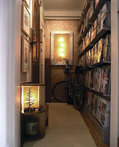 Magazine holders in a small space in the apartment
