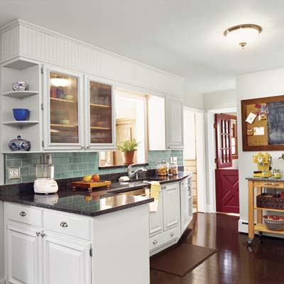 Kitchen with peninsula.