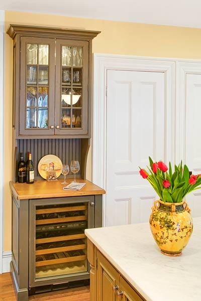 Image of a built-in kitchen bar which can make entertaining at your home easier