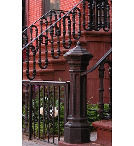 a newel post with modular assembly