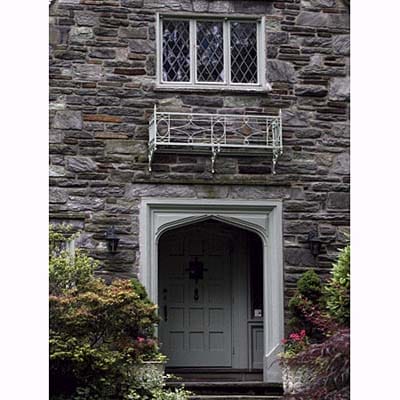 Image of an entranceway with a medieval balconet