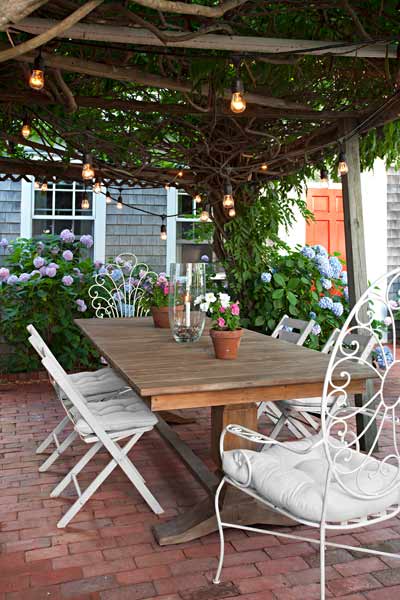 An outdoor dining area
