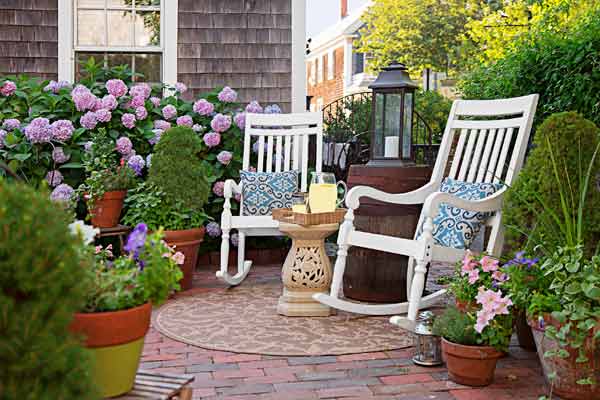 An outdoor sitting area