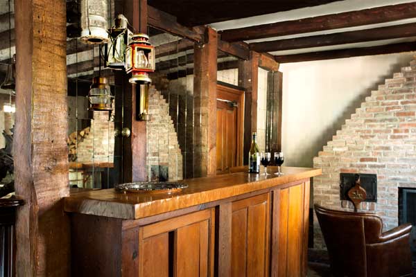 A mirror above a built-in bar