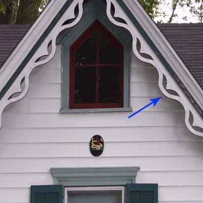 A house with an exterior feature called the quion.