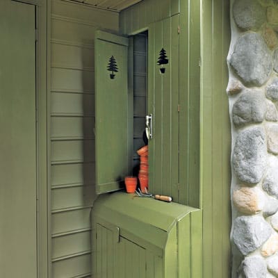 An outdoor built-in cabinet
