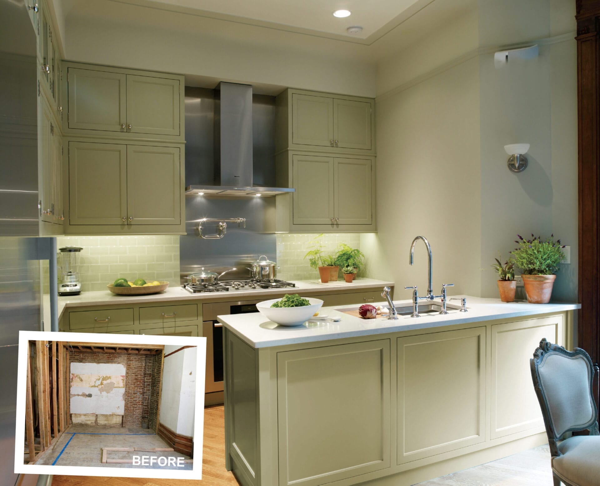 Room with flat-panel cabinets and reflective materials