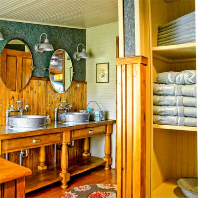 Double wash-basin vanities in a bathroom