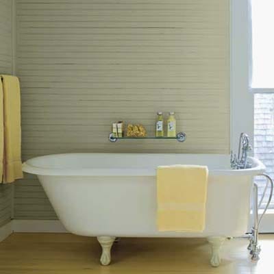 A claw-foot tub in the bathroom