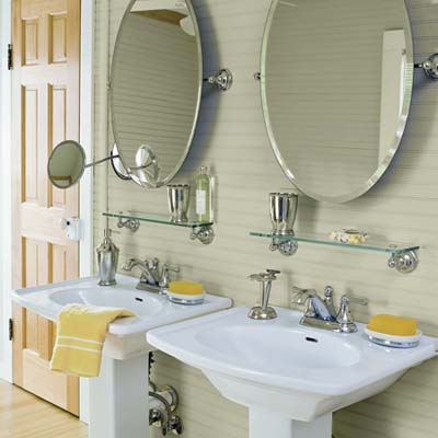 Double sinks and mirrors in the bathroom