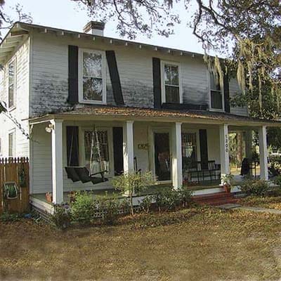 A before photo of a 1909 Craftsman house