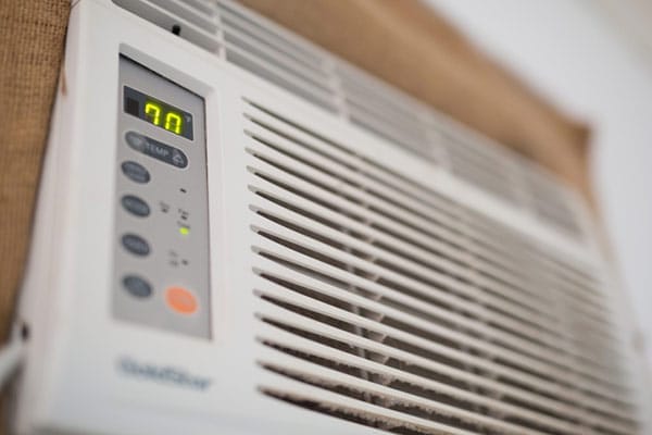 Bedroom air conditioning unit set to 70 degrees.