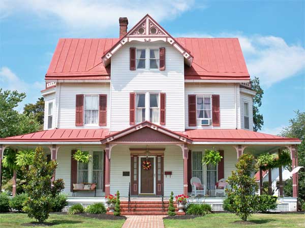 A large white and red house in Delaware