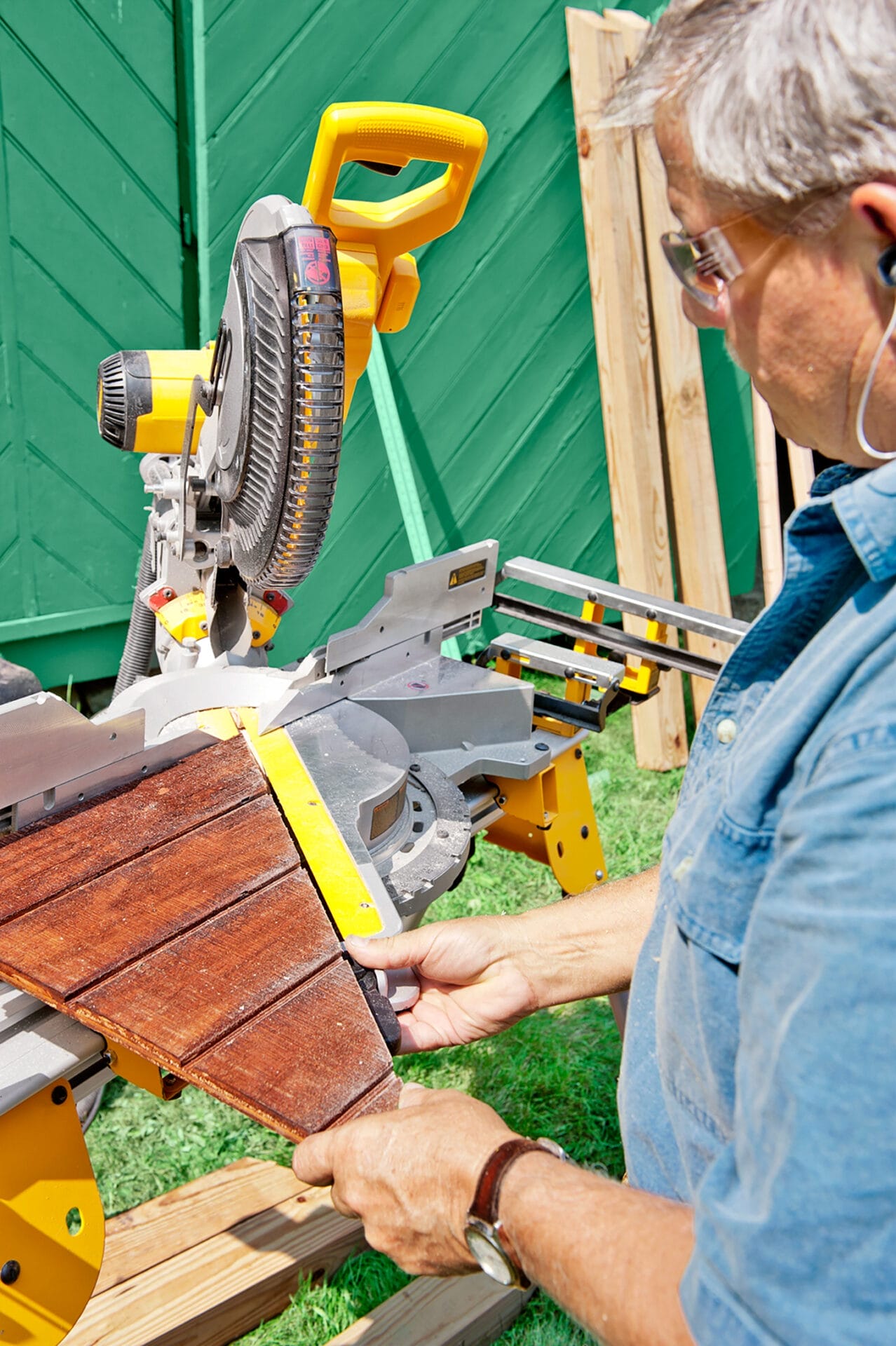 Tom Silva uses a guide to adjust the saw for cutting chicken coop walls.