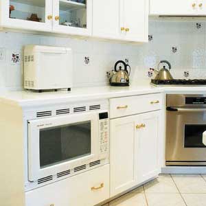 Under-counter microwave placement