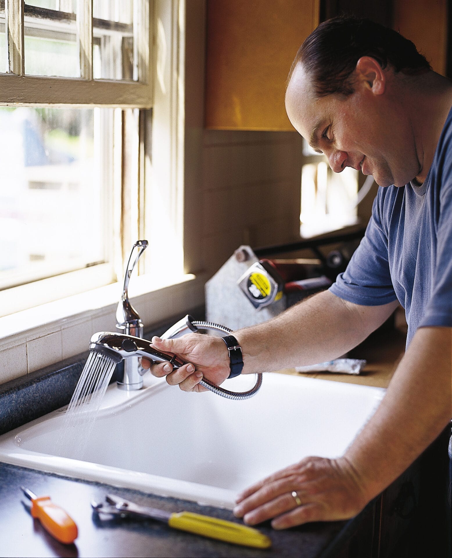 Richard Trethewey fixes a common kitchen plumbing problem in the sink.