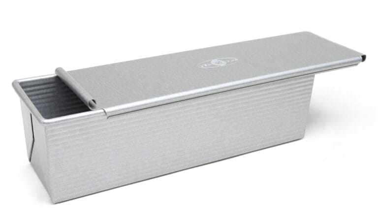 A loaf pan with a retractable cover.