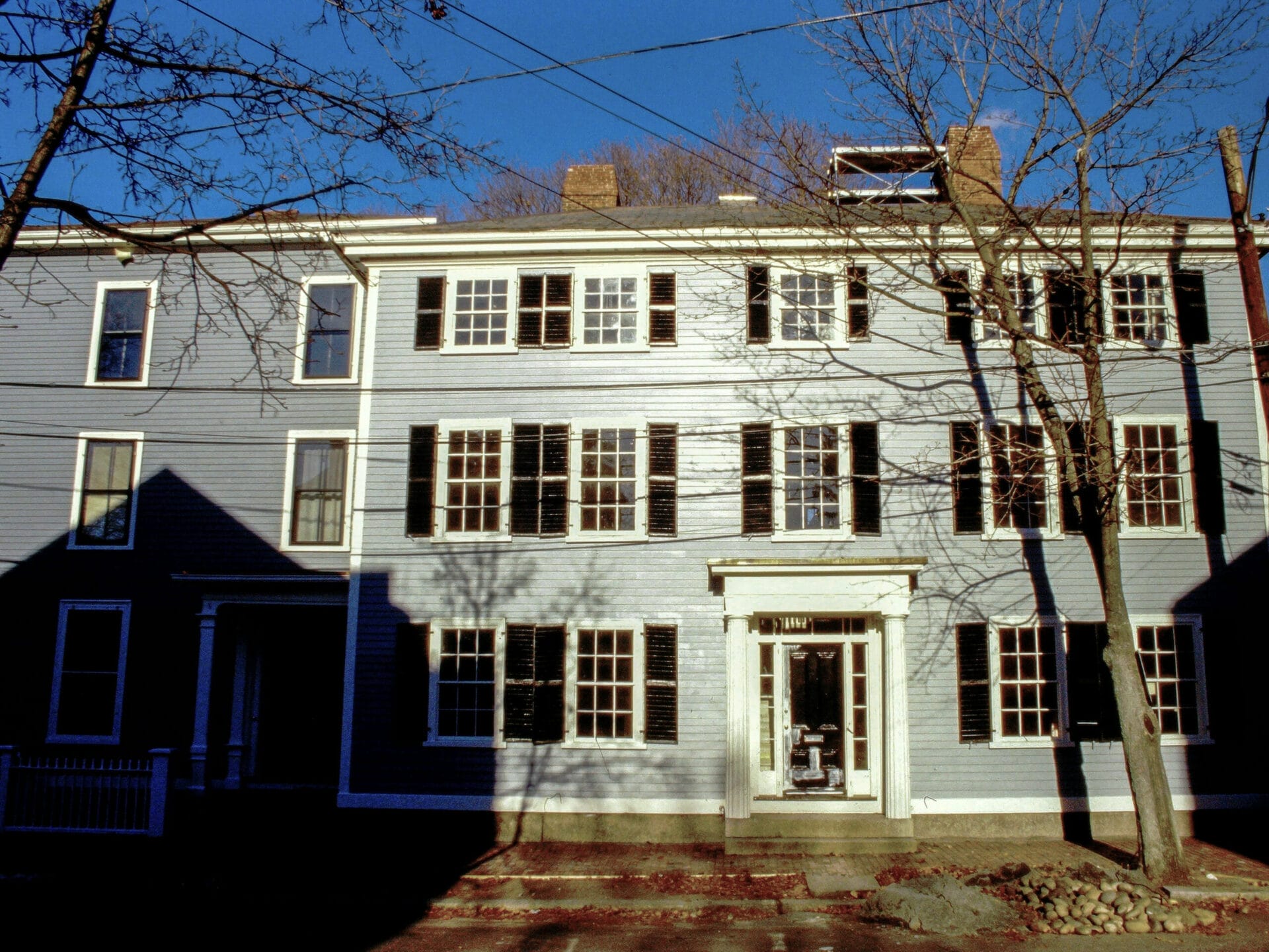 Season-17_Salem.0
