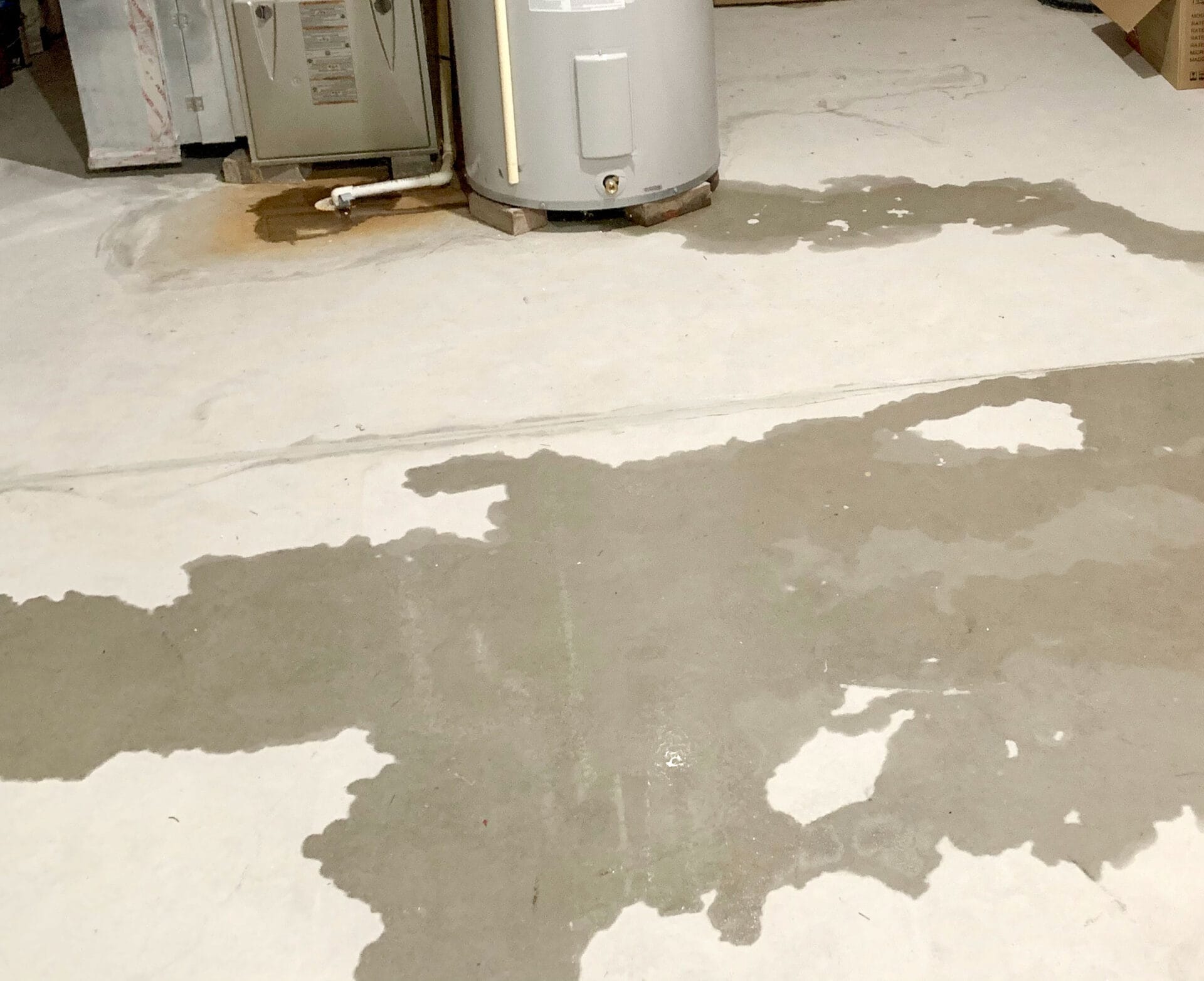 Image of a basement beginning to flood with water. Water can damage your belongings, so you will need to pump out the water from your basement.