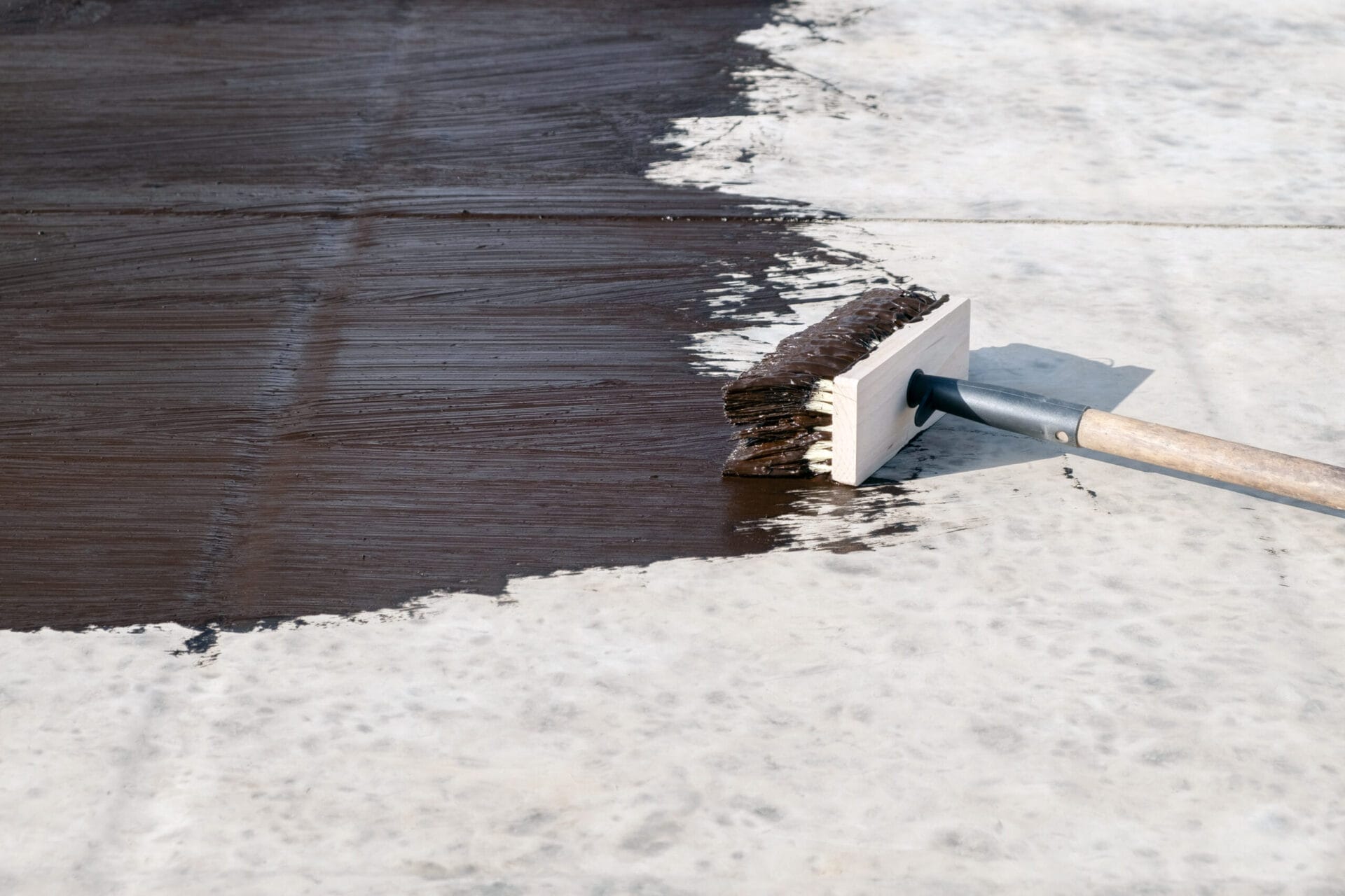 7 Best Sealants for Roof Leaks