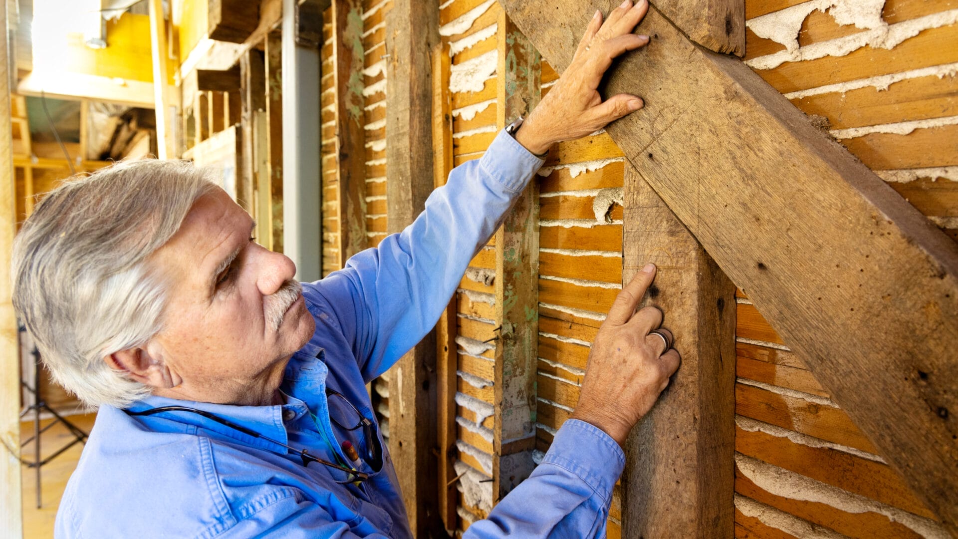 S44 E16, Tom Silva looks at the original timber framing