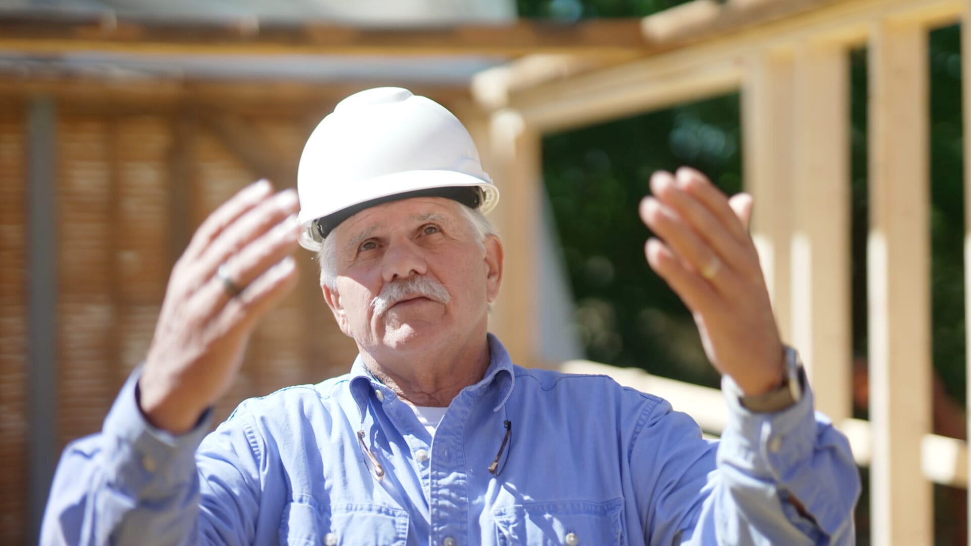 S44 E20, Tom Silva on the job site