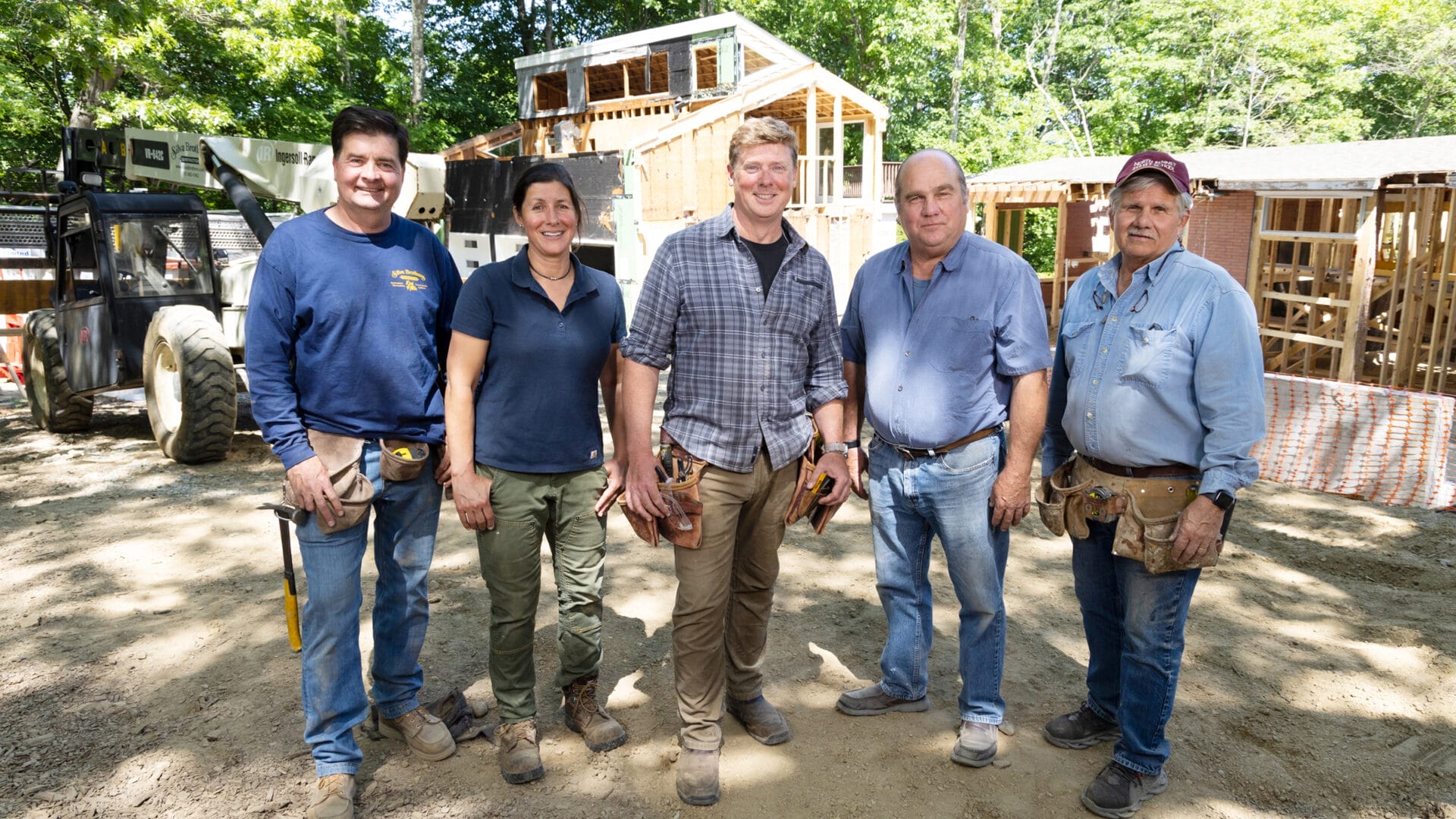 S45 E1: Charlie Silva, Jenn Nawada, Kevin O'Connor, Richard Trethewey, and Tom Silva at the Lexington job site