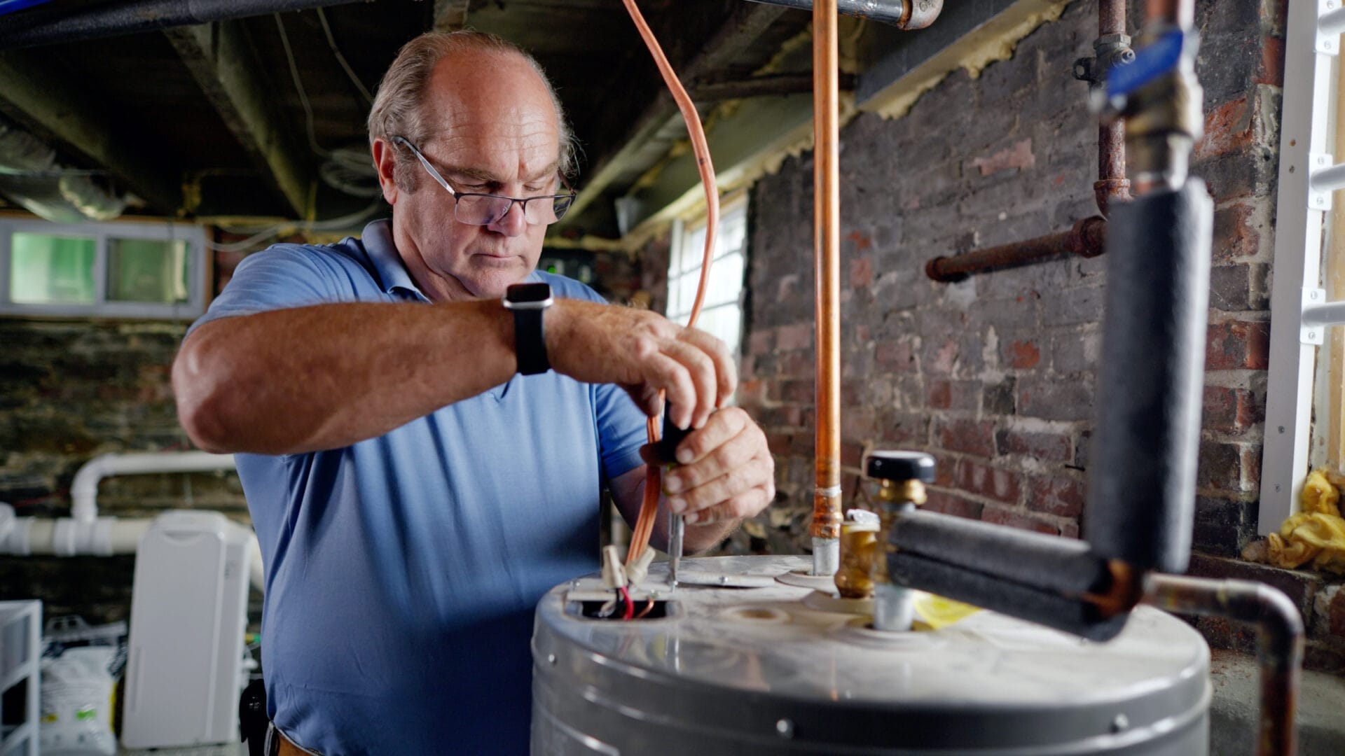 S22 E12: Richard Trethewey installs a hybrid hot water heater