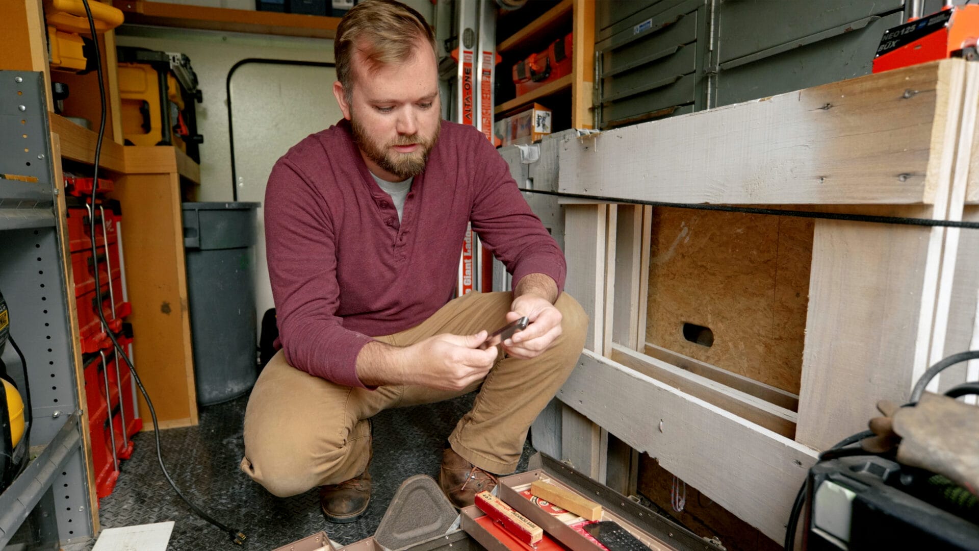 S22 E11: Nathan Gilbert displays his flea market finds