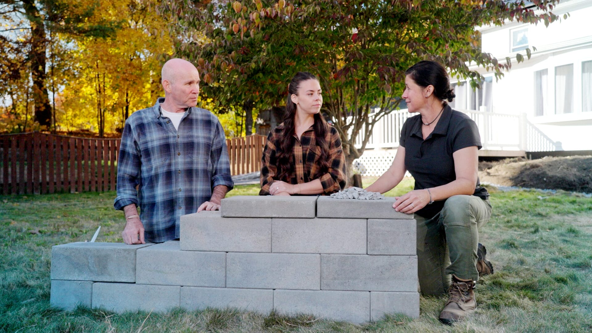 S23 E19: Mark McCullough and Jenn Nawada build a retaining wall