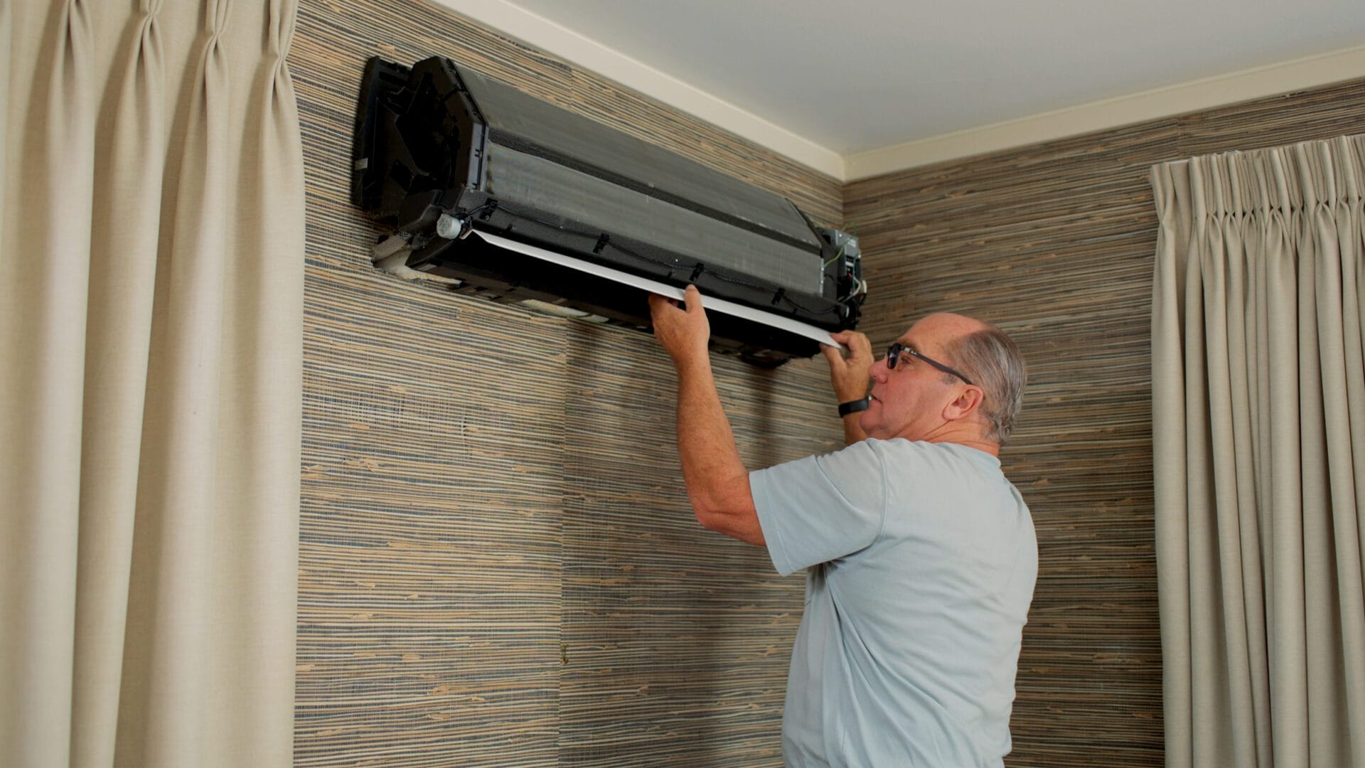 S23 E19: Richard Trethewey cleans a mini-split unit