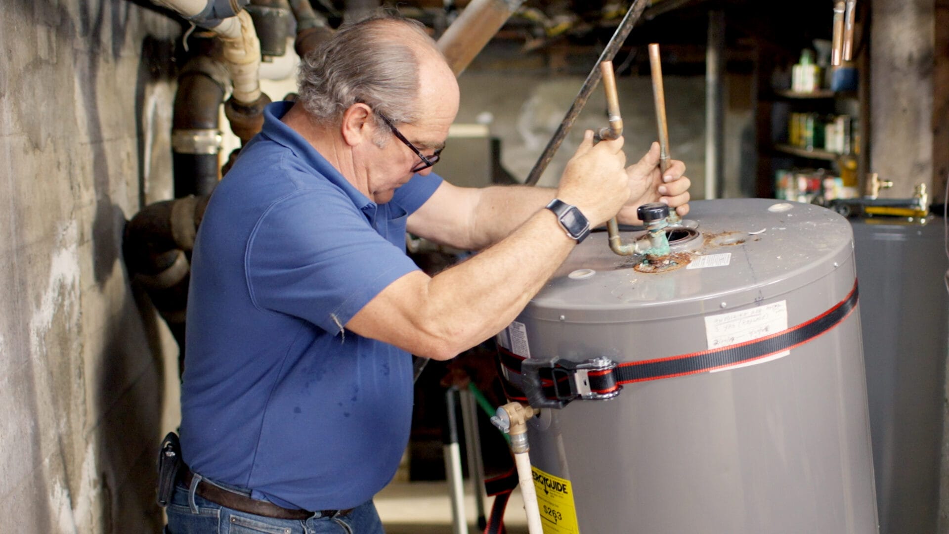 S24 E9: Richard Trethewey replaces an anode rod in a water heater